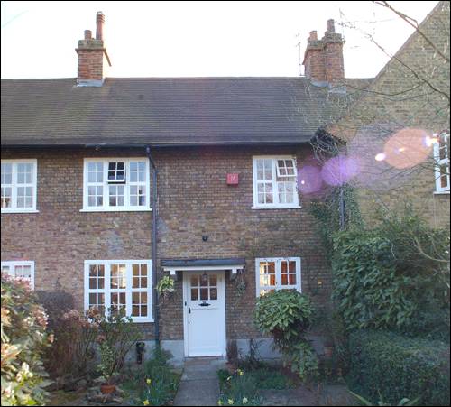 28 Asmuns Place